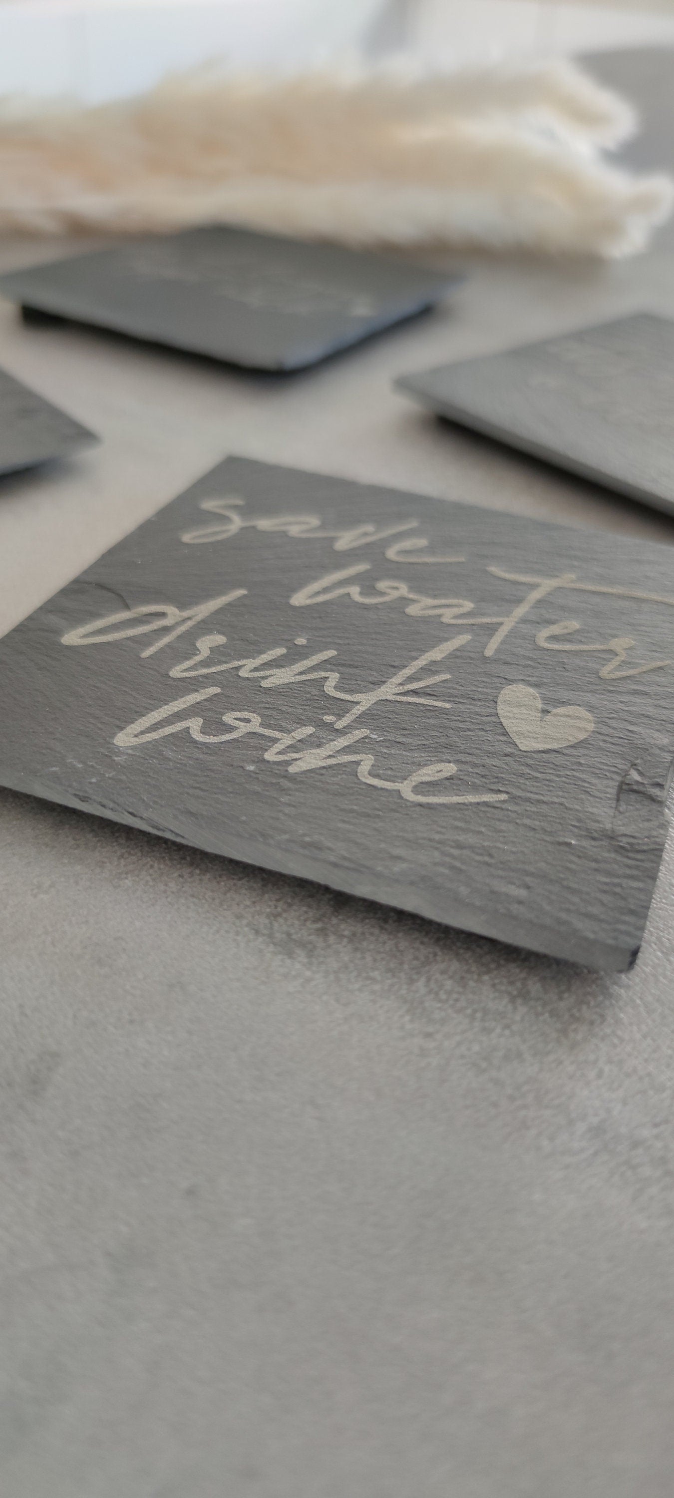 Untersetzer Weinset | Glasuntersetzer aus Schiefer | Wein | Weinsprüche | Glasuntersetzerset | Weinset | Glasuntersetzer Wein | Untersetzer Schiefer | 10cm