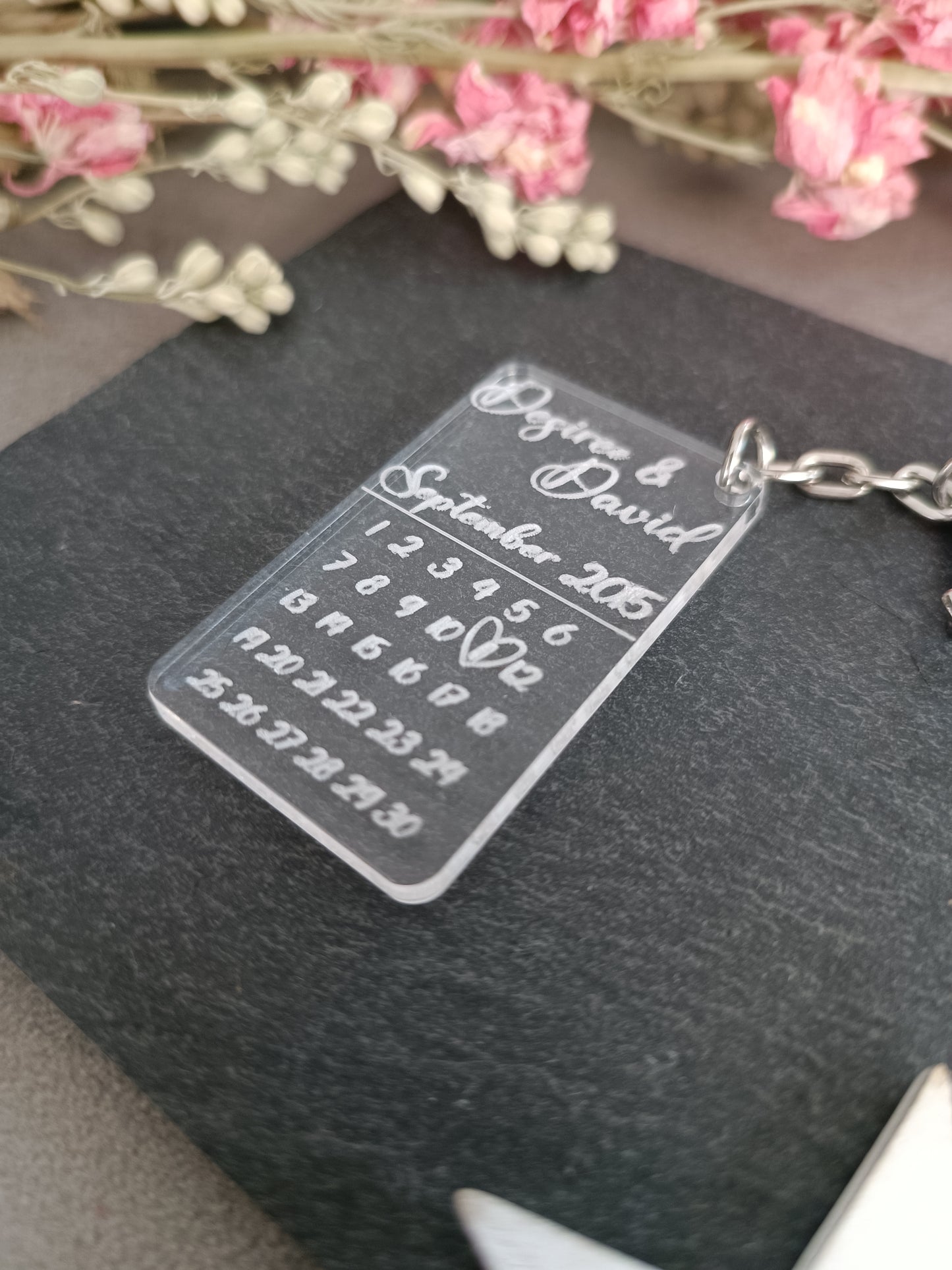 Porte-clés en acrylique au design calendrier/personnalisé avec nom et date/porte-clés