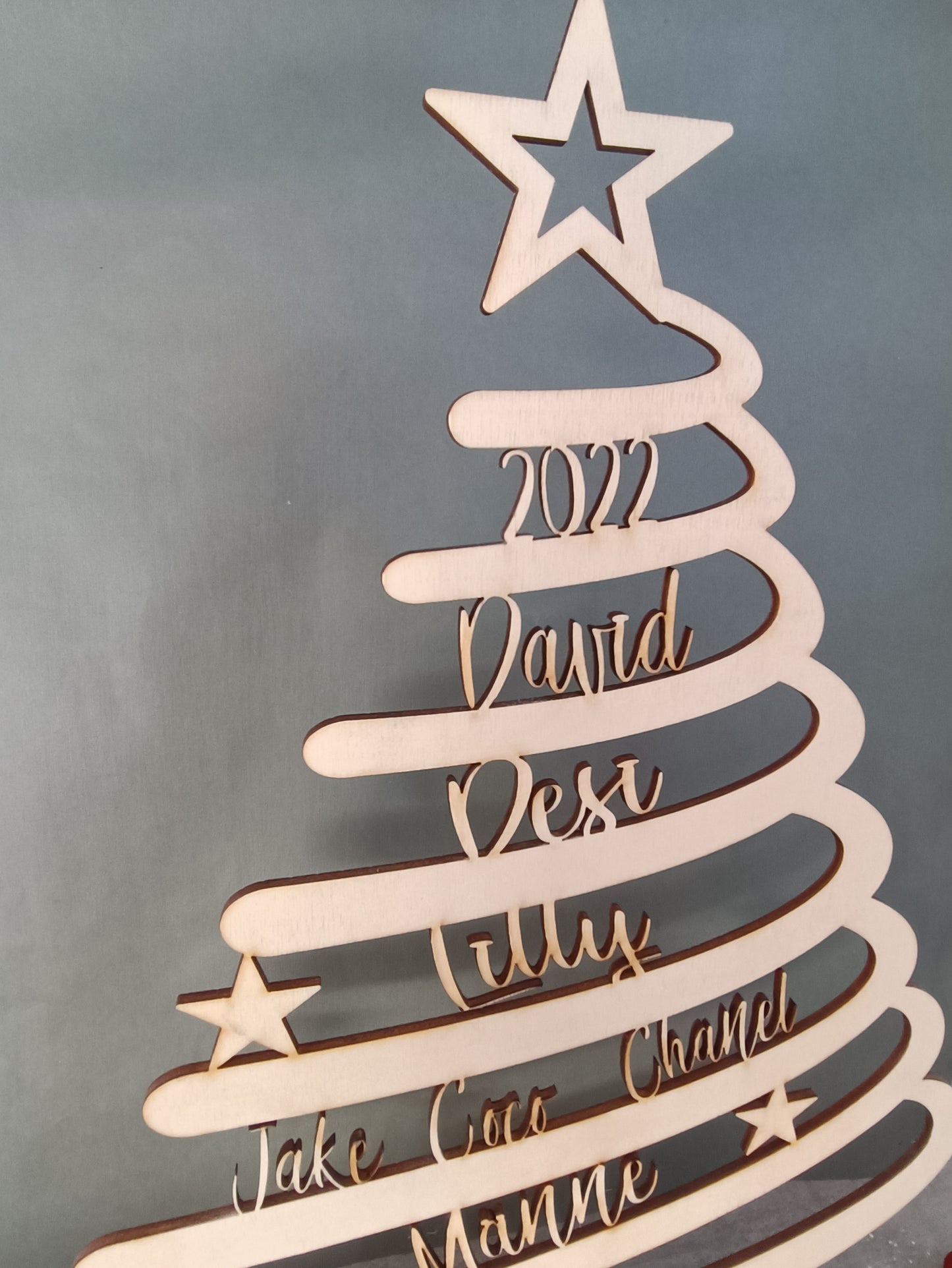 Weihnachtsbaum aus Holz personalisiert mit euren Namen