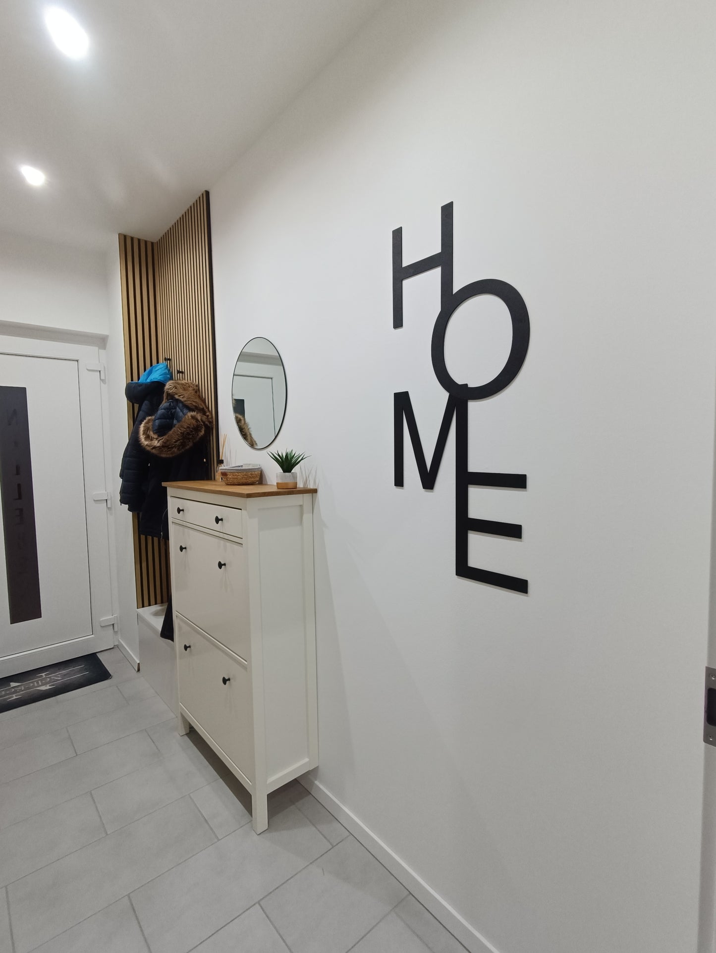 Lettering "HOME" made of wood/wall decoration/decor for the hallway/wall decoration made of wood/decor entrance area